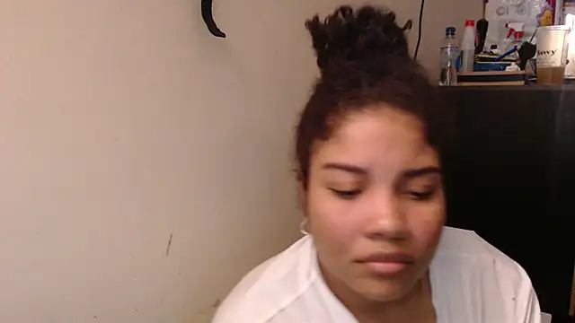 madelene online show from May 2, 2:27 am