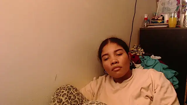 Snapshot of madelene chatting on May 4, 2:07 am madelene online show from May 4, 2:07 am