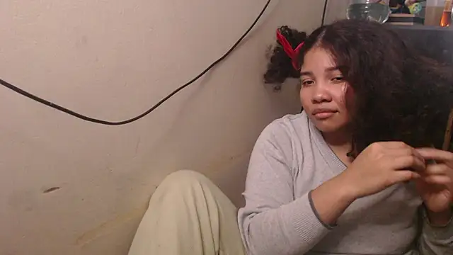 Snapshot of madelene chatting on May 27, 4:20 am madelene online show from May 27, 4:20 am