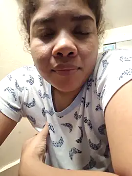 Snapshot of madelene chatting on May 29, 5:44 pm madelene online show from May 29, 5:44 pm