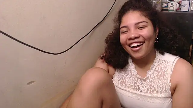 Snapshot of madelene chatting on May 31, 3:47 am madelene online show from May 31, 3:47 am