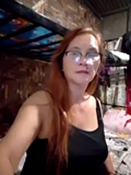 Snapshot of SexyHottMom chatting on May 3, 7:09 pm SexyHottMom online show from May 3, 7:09 pm