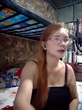 Snapshot of SexyHottMom chatting on May 14, 12:01 pm SexyHottMom online show from May 14, 12:01 pm
