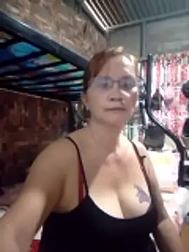 Snapshot of SexyHottMom chatting on May 24, 11:54 pm SexyHottMom online show from May 24, 11:54 pm
