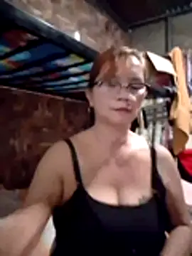 Snapshot of SexyHottMom chatting on May 31, 8:43 pm SexyHottMom online show from May 31, 8:43 pm