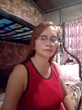 Snapshot of SexyHottMom chatting on June 17, 11:01 am SexyHottMom online show from June 17, 11:01 am