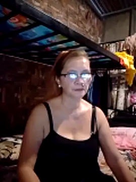 Snapshot of SexyHottMom chatting on June 20, 8:17 am SexyHottMom online show from June 20, 8:17 am