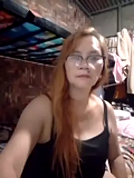 Snapshot of SexyHottMom chatting on June 22, 8:28 pm SexyHottMom online show from June 22, 8:28 pm