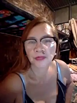 Snapshot of SexyHottMom chatting on June 24, 12:04 pm SexyHottMom online show from June 24, 12:04 pm