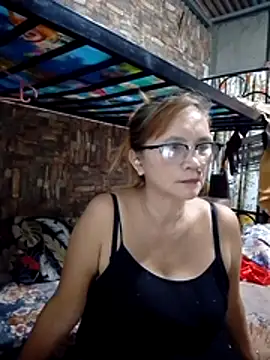 Snapshot of SexyHottMom chatting on July 6, 8:55 am SexyHottMom online show from July 6, 8:55 am