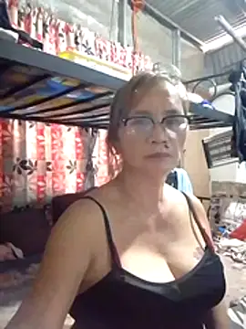 Snapshot of SexyHottMom chatting on July 23, 2:42 am SexyHottMom online show from July 23, 2:42 am