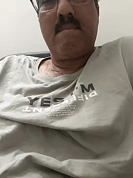 moonflower25 online show from April 12, 1:38 pm