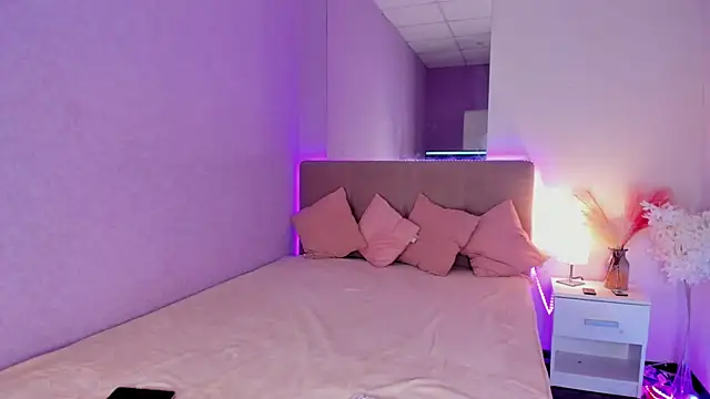 Snapshot of NikkiBustt chatting on October 1, 12:33 pm NikkiBustt online show from October 1, 12:33 pm