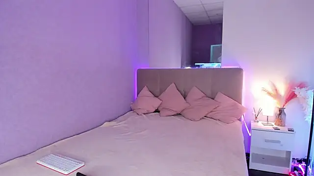 Snapshot of NikkiBustt chatting on October 7, 3:14 am NikkiBustt online show from October 7, 3:14 am