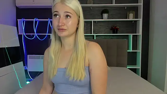 HollyTailors online show from November 17, 1:28 pm