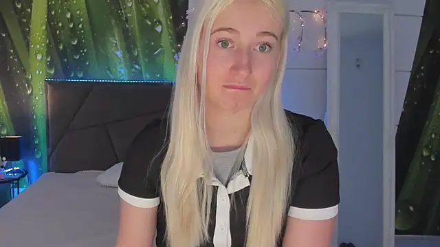 HollyTailors online show from March 6, 6:43 am