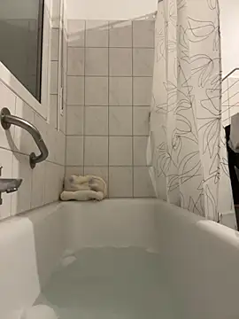 Snapshot of Emilia_Mausi chatting on November 28, 8:55 pm Emilia Mausi online show from November 28, 8:55 pm