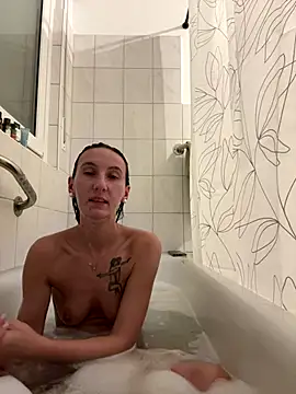 Snapshot of Emilia_Mausi chatting on December 16, 8:14 pm Emilia Mausi online show from December 16, 8:14 pm