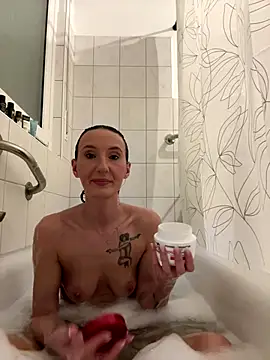 Snapshot of Emilia_Mausi chatting on December 20, 7:54 pm Emilia Mausi online show from December 20, 7:54 pm