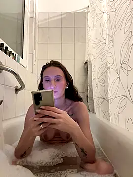 Snapshot of Emilia_Mausi chatting on December 21, 7:43 pm Emilia Mausi online show from December 21, 7:43 pm