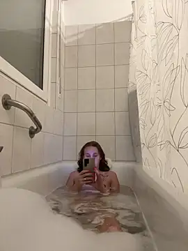 Snapshot of Emilia_Mausi chatting on January 6, 7:28 pm Emilia Mausi online show from January 6, 7:28 pm