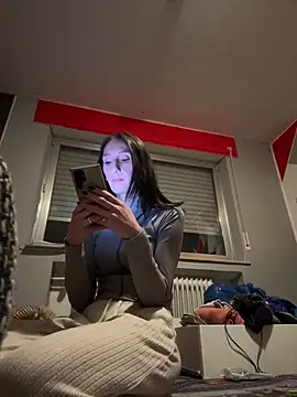 Snapshot of Emilia_Mausi chatting on February 17, 8:04 pm Emilia Mausi online show from February 17, 8:04 pm