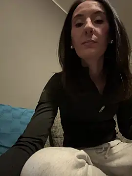 Snapshot of Emilia_Mausi chatting on February 18, 7:21 pm Emilia Mausi online show from February 18, 7:21 pm