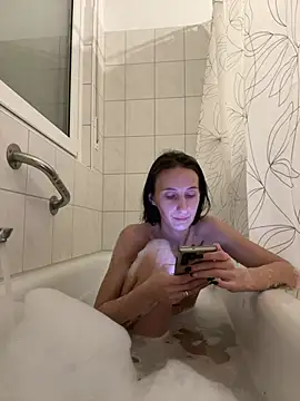 Snapshot of Emilia_Mausi chatting on February 19, 8:16 pm Emilia Mausi online show from February 19, 8:16 pm