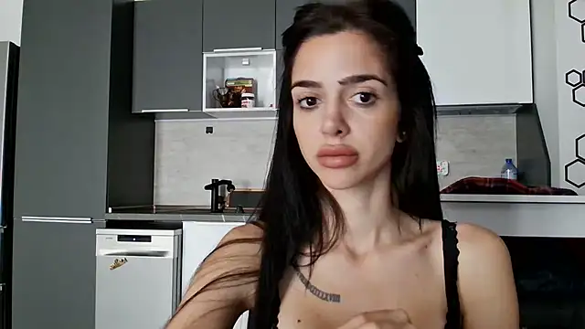 Snapshot of gglingeriee chatting on October 26, 10:54 am gglingeriee online show from October 26, 10:54 am