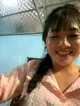 Snapshot of One-nice chatting on October 22, 12:16 pm One-nice online show from October 22, 12:16 pm