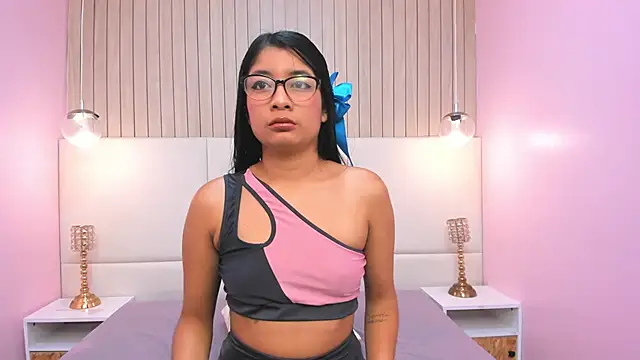 MelanyWayne  online show from April 27, 5:33 pm