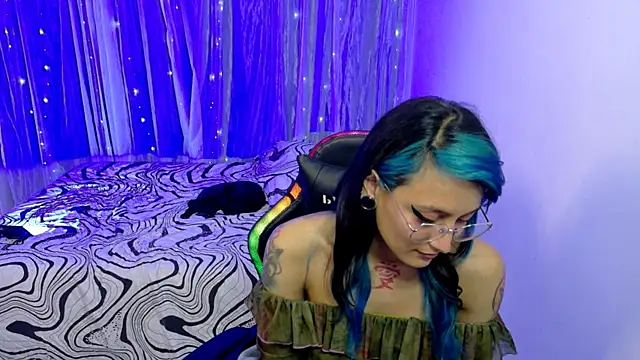 Snapshot of Blazing_Haze chatting on April 10, 1:55 am Blazing Haze online show from April 10, 1:55 am