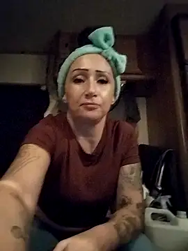 Snapshot of Dirtywhitebitch5150 chatting on November 4, 7:07 am Dirtywhitebitch5150 online show from November 4, 7:07 am