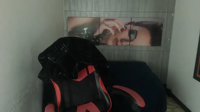 Snapshot of greiccy_20 chatting on December 4, 4:11 am greiccy 20 online show from December 4, 4:11 am