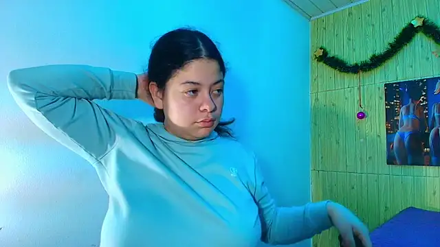 Snapshot of greiccy_20 chatting on December 18, 3:56 am greiccy 20 online show from December 18, 3:56 am