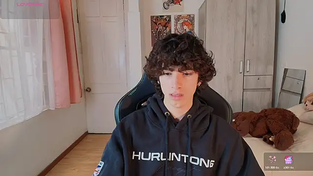 Nude Boy18 online show from December 22, 9:01 pm