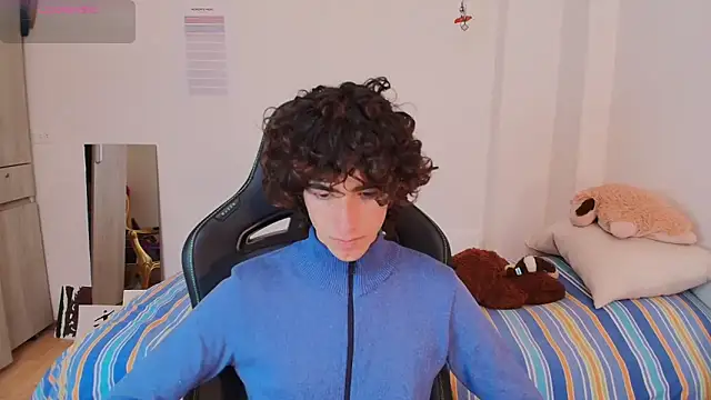 Nude Boy18 online show from March 2, 8:26 pm