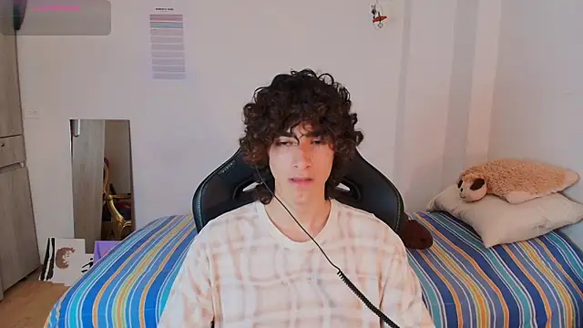 Nude Boy18 online show from March 4, 9:21 pm