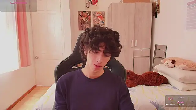 Nude Boy18 online show from April 30, 6:36 pm
