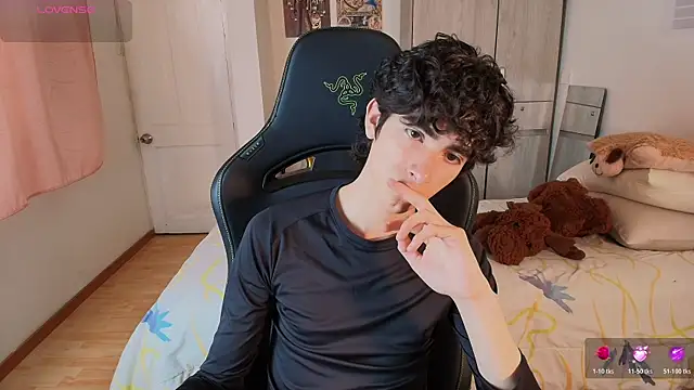 Snapshot of Nude_Boy18 chatting on May 30, 10:29 pm Nude Boy18 online show from May 30, 10:29 pm
