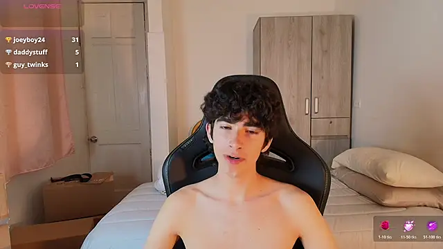 Snapshot of Nude_Boy18 chatting on June 4, 6:30 am Nude Boy18 online show from June 4, 6:30 am