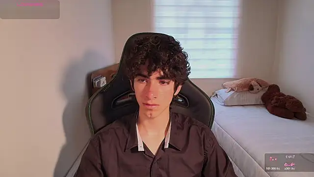 Snapshot of Nude_Boy18 chatting on June 10, 10:08 pm Nude Boy18 online show from June 10, 10:08 pm