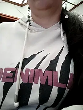 Snapshot of Aisha_manzur chatting on December 5, 5:42 pm Aisha manzur online show from December 5, 5:42 pm