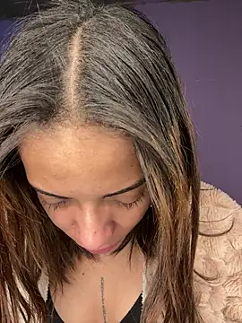 yumi hanna online show from February 14, 4:09 am