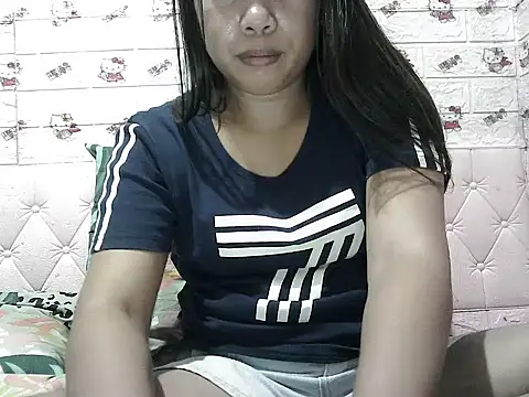Snapshot of Pilipinalyn23 chatting on May 10, 3:33 am Pilipinalyn23 online show from May 10, 3:33 am
