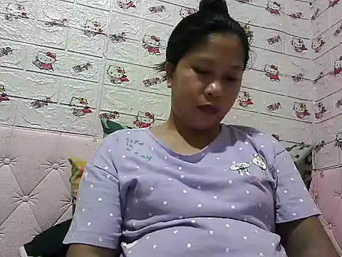 Snapshot of Pilipinalyn23 chatting on May 22, 1:17 pm Pilipinalyn23 online show from May 22, 1:17 pm