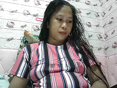 Snapshot of Pilipinalyn23 chatting on July 4, 8:20 am Pilipinalyn23 online show from July 4, 8:20 am