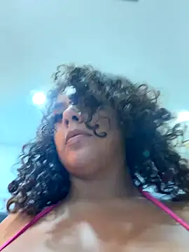 Snapshot of allybluee777 chatting on November 27, 5:20 am allybluee777 online show from November 27, 5:20 am