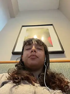 Snapshot of allybluee777 chatting on February 13, 1:40 pm allybluee777 online show from February 13, 1:40 pm