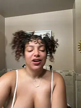 Snapshot of allybluee777 chatting on February 19, 1:29 pm allybluee777 online show from February 19, 1:29 pm